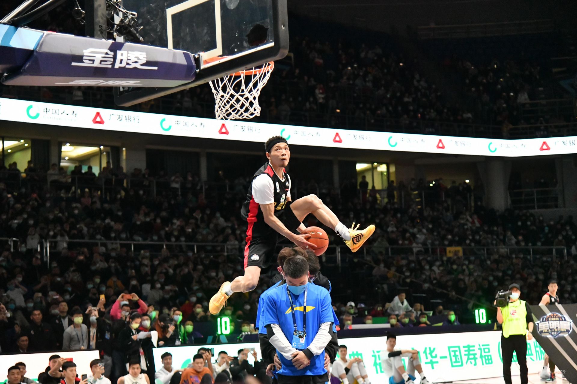 赛季尽早续 赛季尽早续